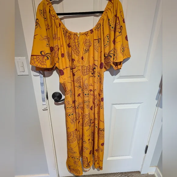 PUG Yellow Off-Shoulder Dress with Red fan print 3x - Picture 5 of 5